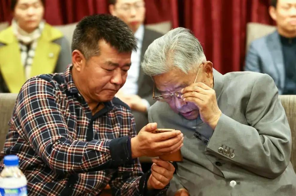 看了褚时健的儿子褚一斌的采访，提到他的前妻：“老天爷对我还是很公平，就是褚楚（他
