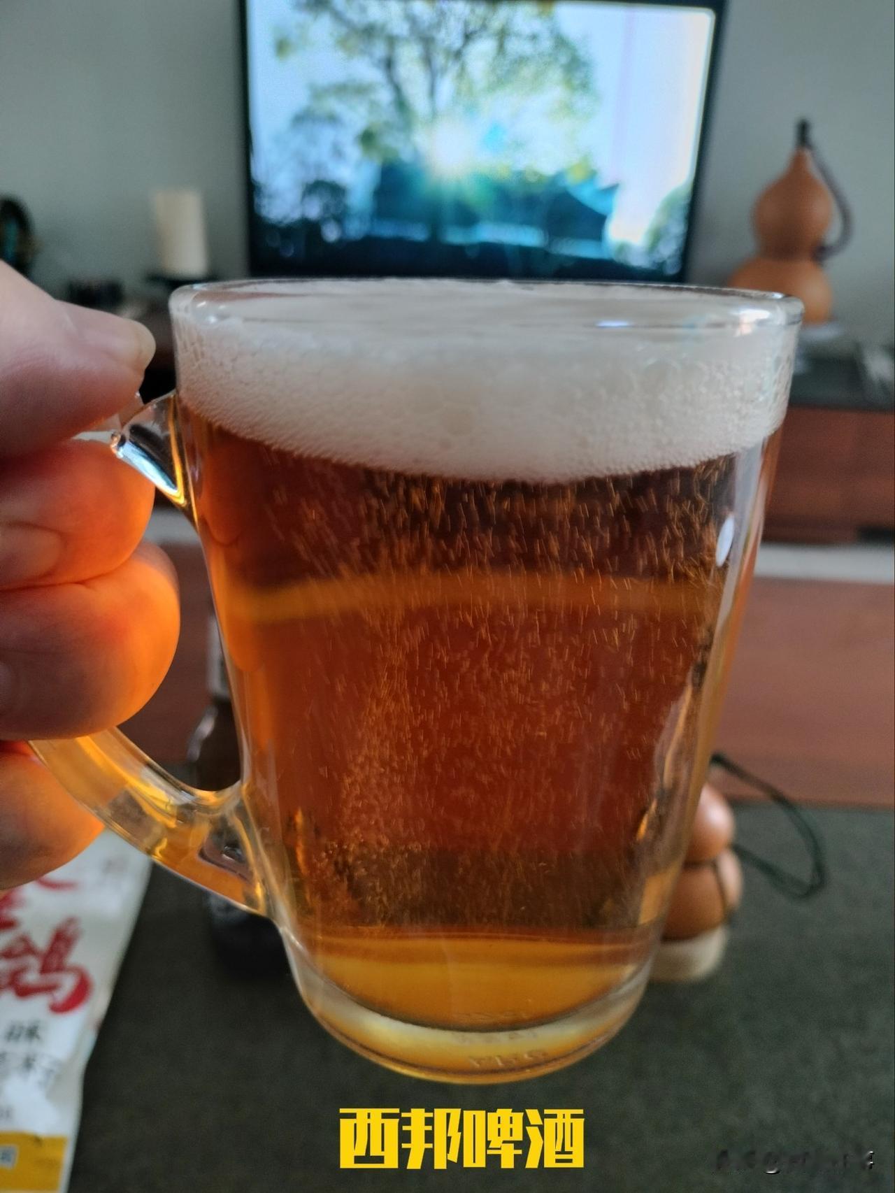 乌苏啤酒都开始放香精了？？小麦白…
现在的红乌苏，喝起来怎么一股酸味儿？出了好多
