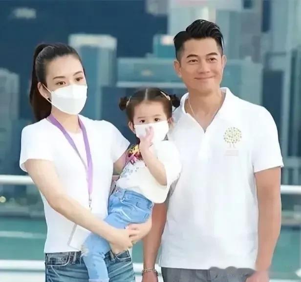 郭富城女儿近照曝光，光是鼻子就已经赢在了起跑线上，真的绝了！

郭富城女儿六岁，