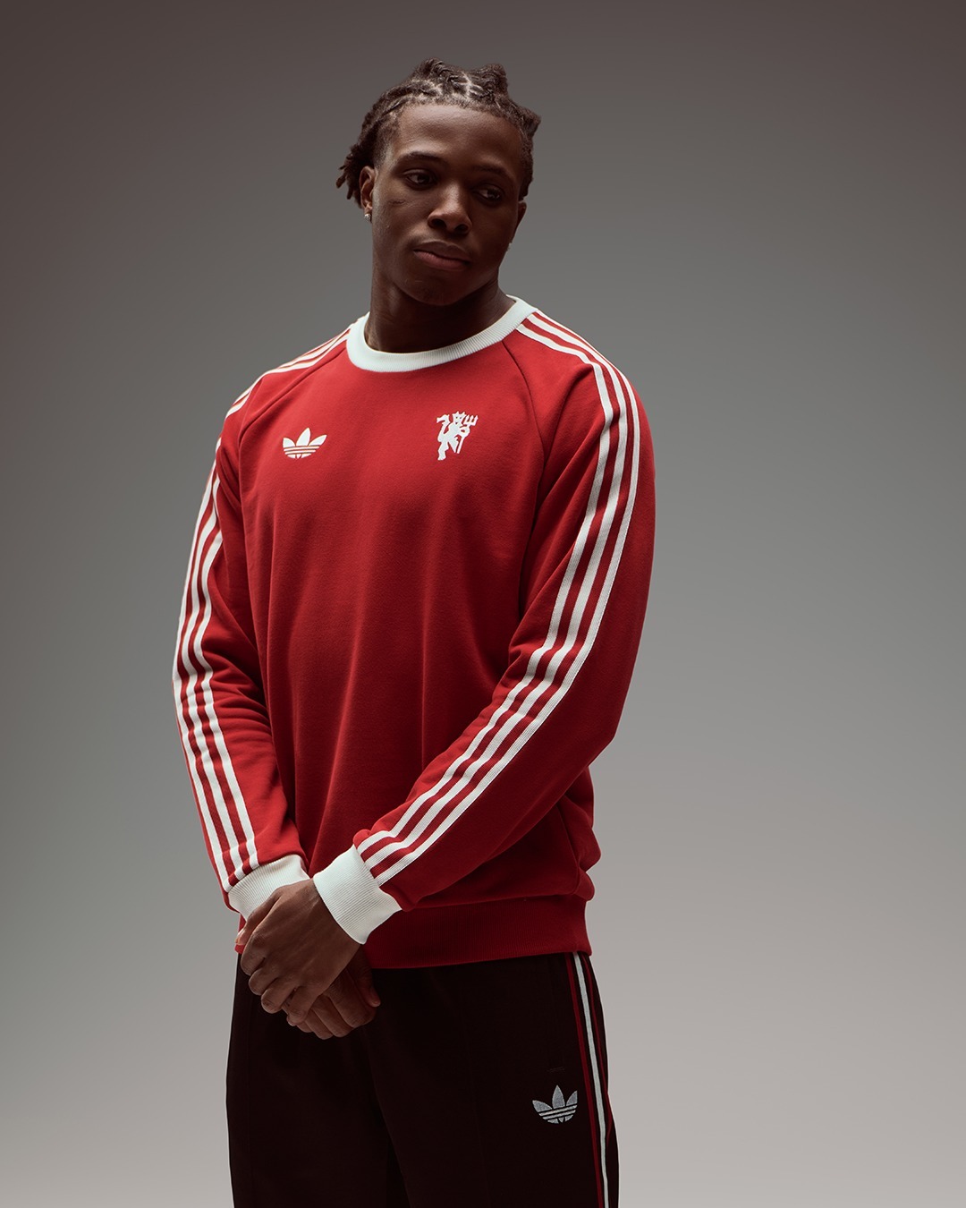 为红魔而生服装厂再上新，全新三叶草系列来袭！曼联官方正品阿迪达斯三叶草长袖T恤/