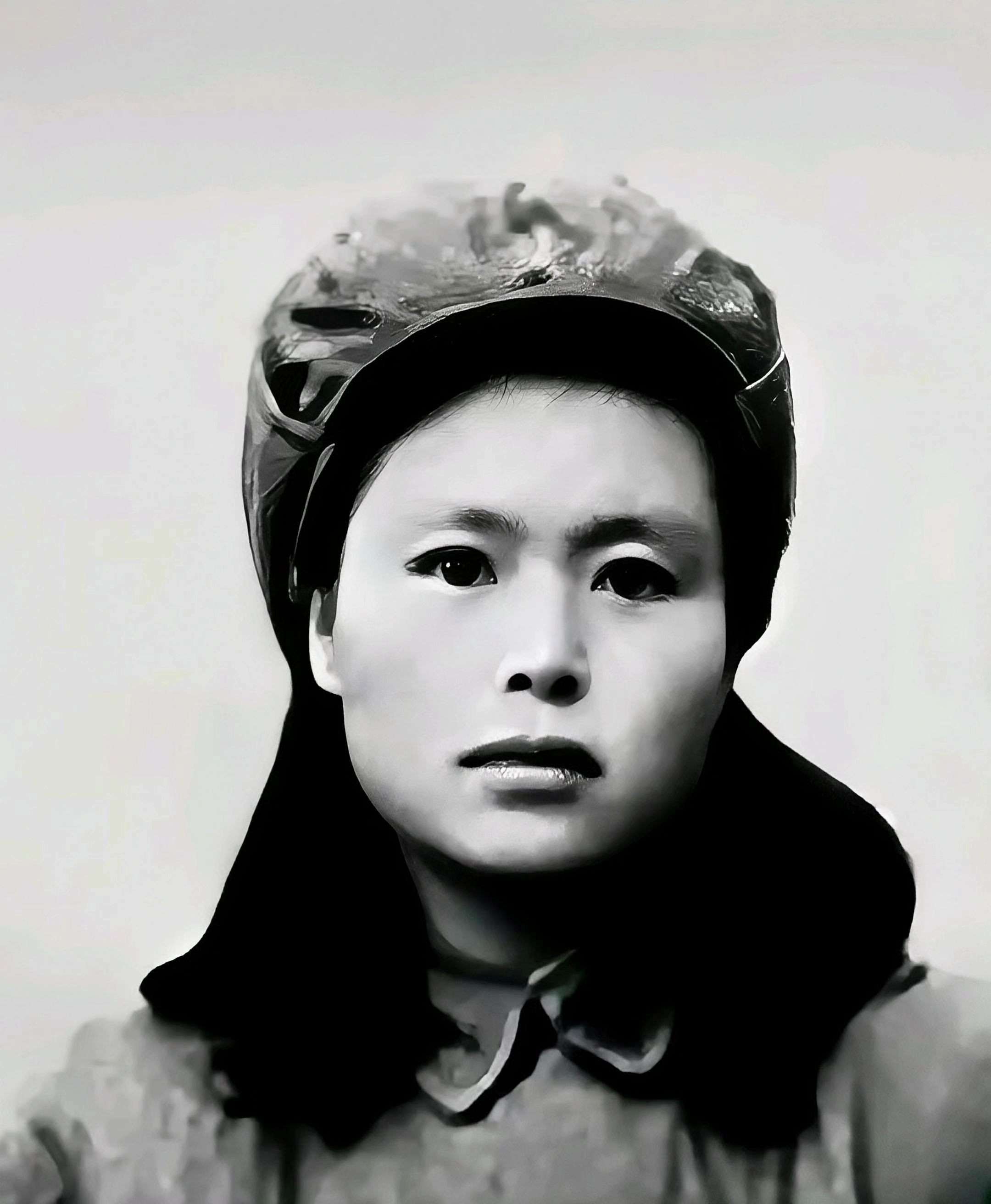 他们残暴地脱去她所有衣物，接着对她施以凌辱折磨，甚至让五条野兽般的军...