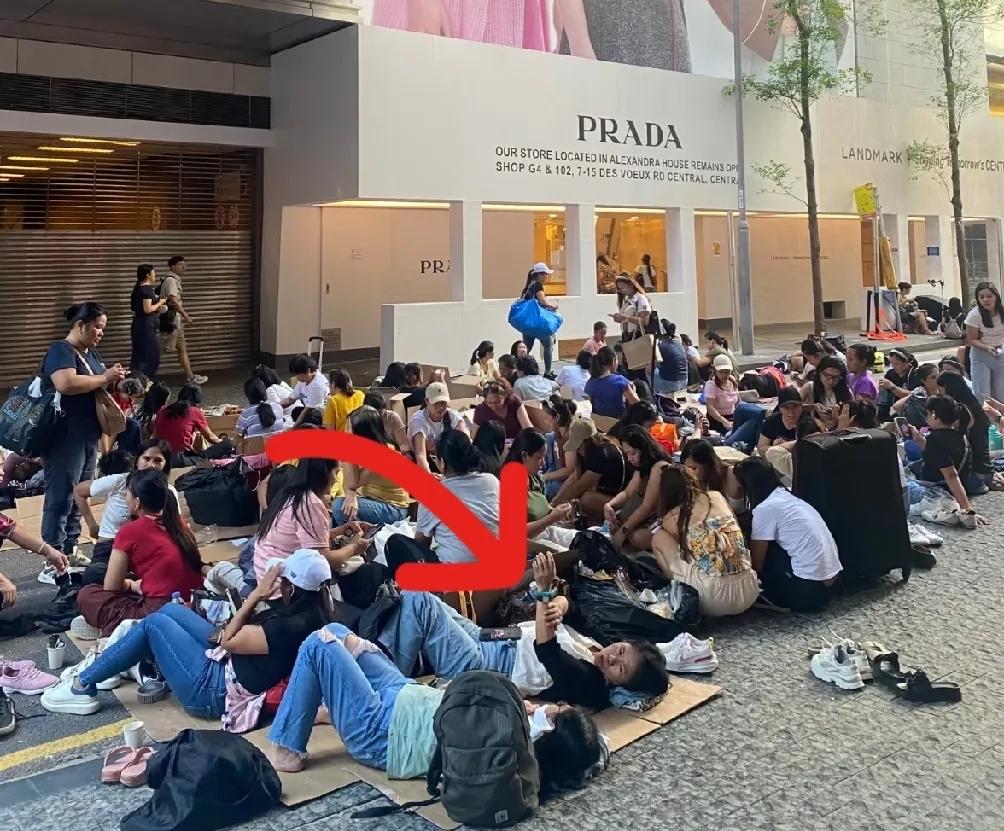 香港最厉害的地方是牢牢控制住了菲佣的价格。

香港有统一官方雇佣合约，2025年