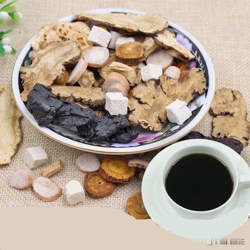 心血虚手抖，脾虚手脚麻，肝血虚腿抽筋
先说心血虚，手发抖
心经循行的路线经过手臂