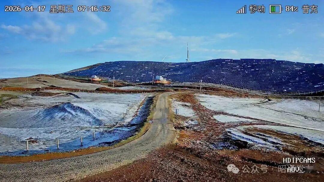 4月17日凌晨五六点昭通高海拔地区的永善伍寨、昭阳大山包降下小雪