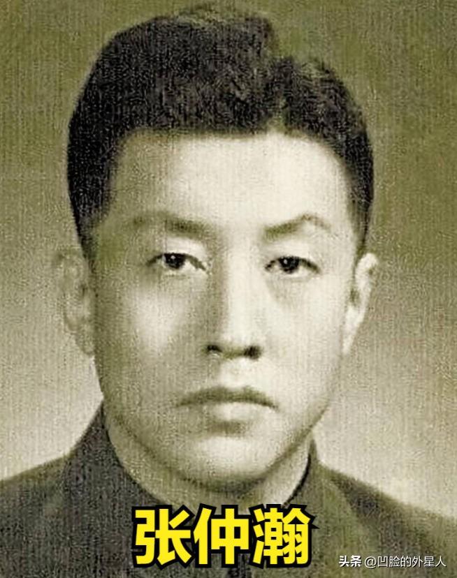 1954年河北东光刑场，一声枪响，八路军旅长李文成倒地。没人想到，行刑者背后那位
