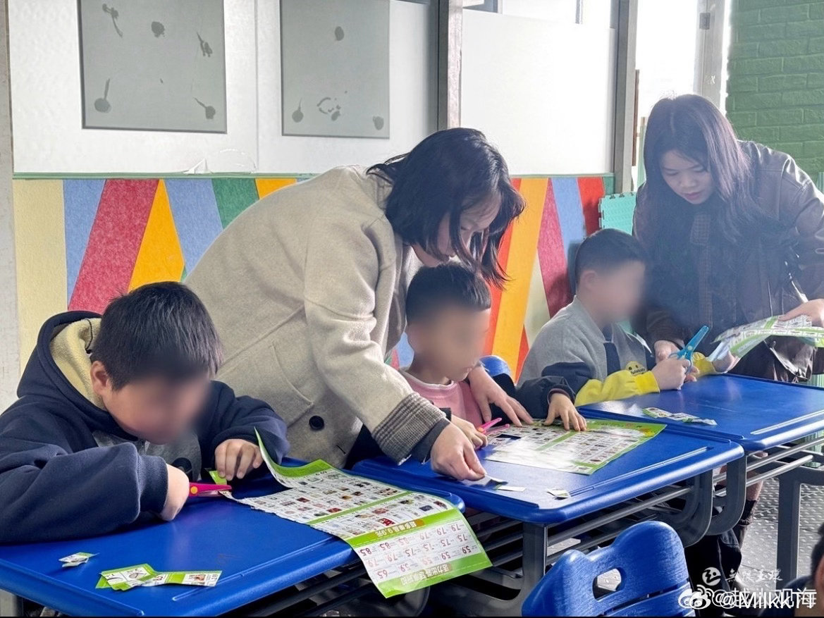 玉环用爱守护星星的孩子很感人4月2日世界孤独症关注日，玉环开展融合活动，助力星星