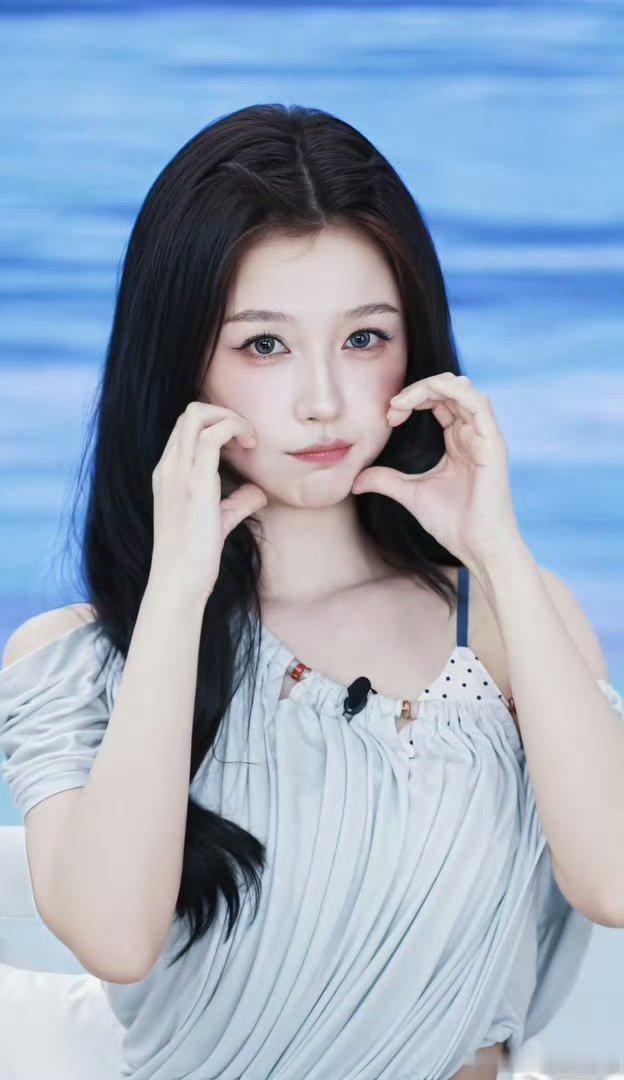 虞书欣直播🐟今晚直播状态，来看看咋样 