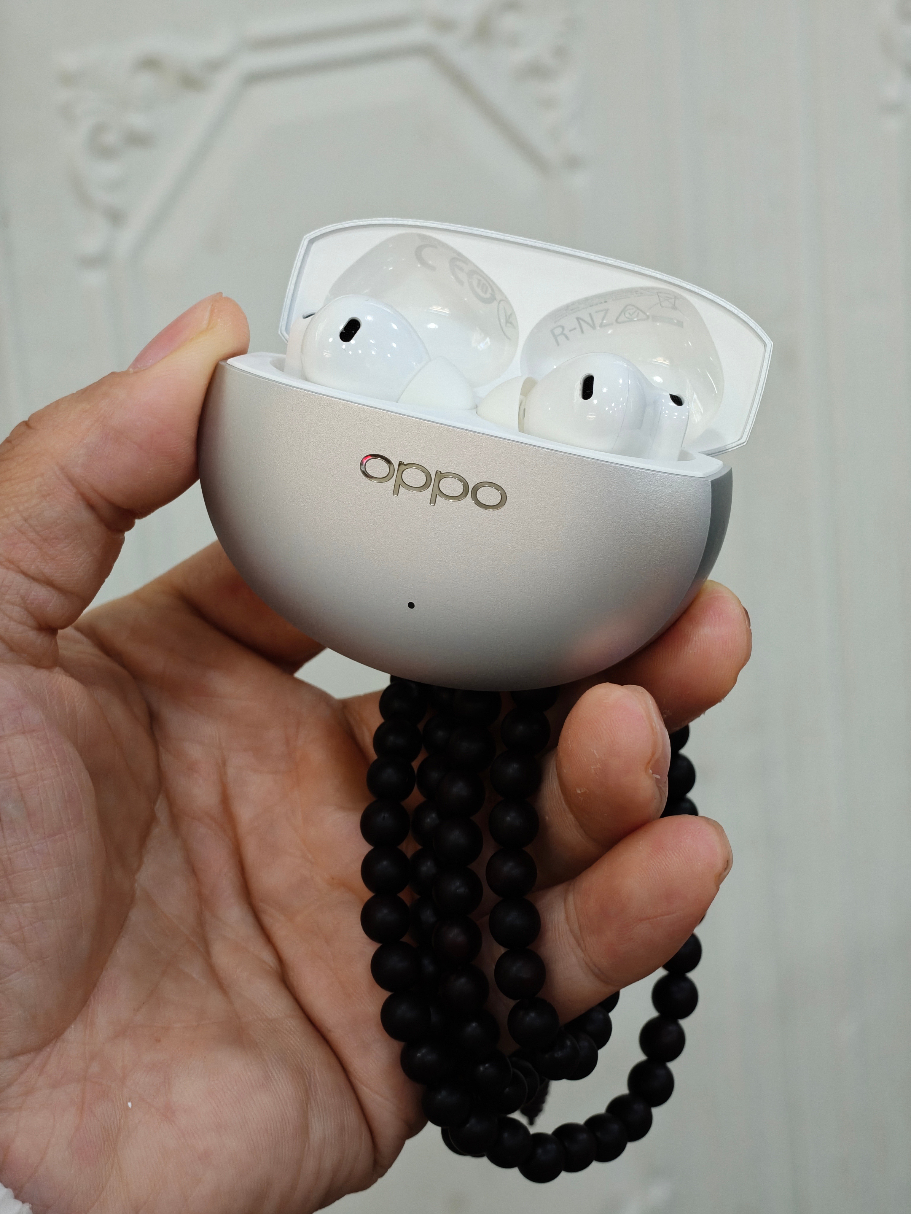 OPPO 新耳机真好用，音质我主观觉得比 Airpods 更好