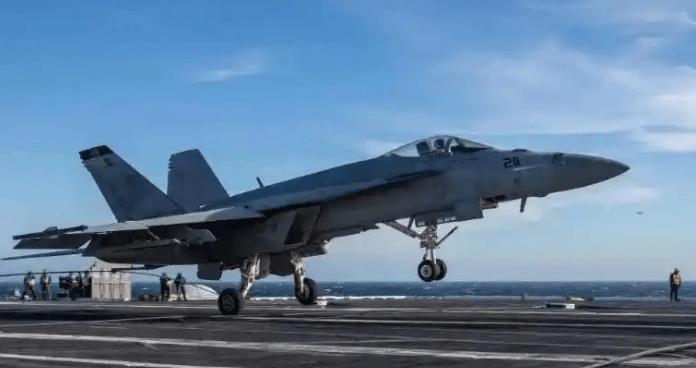 美军公开承认：美军舰击落一架美战机奋进江城共筑新篇

近日，“哈里・杜鲁门” 号