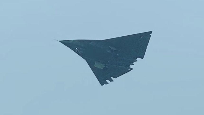 歼36第二架原型机，照片全网刷屏！这次改动藏了多少玄机？

最新流出的歼-36第