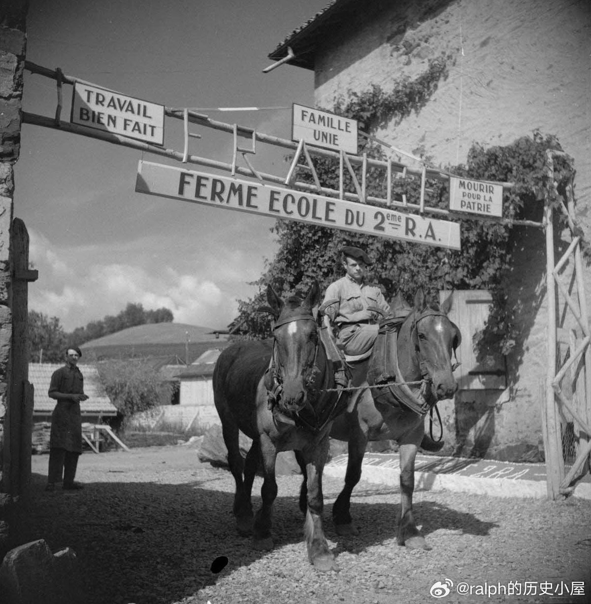 1942年8月位于法国Isère伊泽尔省Grenoble格勒诺布尔Mûrier穆