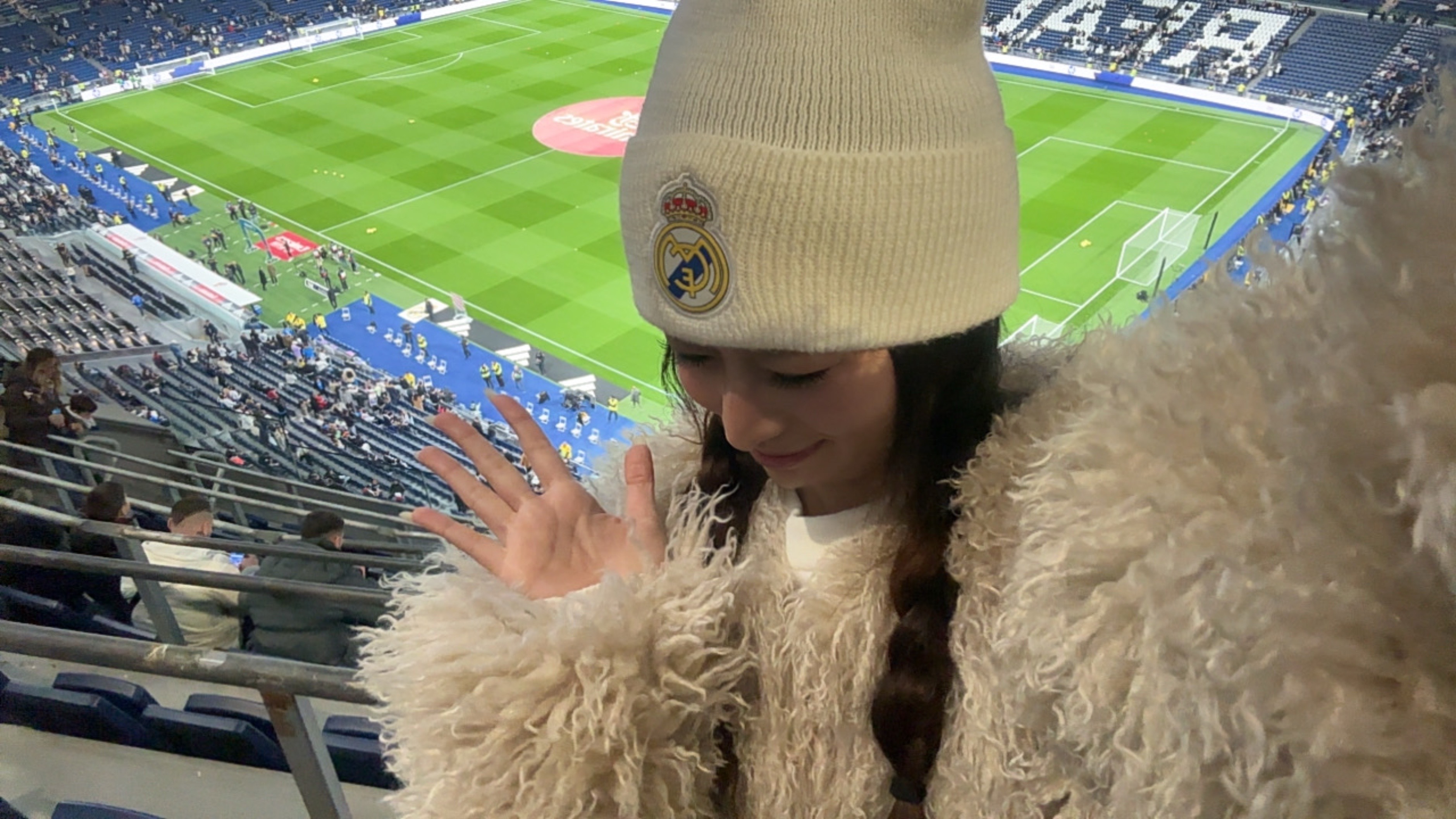 给大家送礼物啦！2025年对于皇马和皇马球迷来说是比较艰难的一年，但在骂骂咧咧声