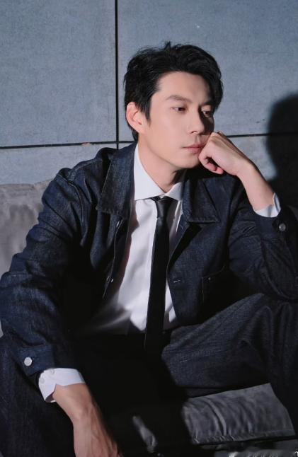 艾伦说哄睡彭于晏很幸福 本来就期待《爆水管》，结果艾伦彭于晏的首映互动直接拉满期