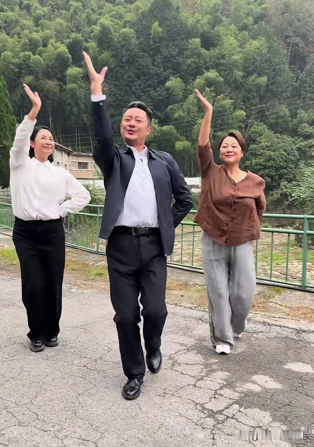 王茜华的舞蹈魅力无关体型，协调的动作+三人合舞=今晚最佳表演💯王莉华 王茜华演