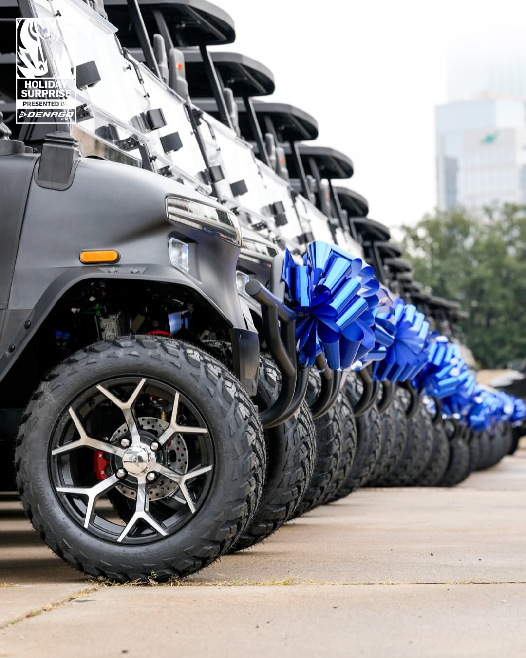 欧文给全队送了高尔夫球车作为圣诞礼物🎁 安东尼戴维斯