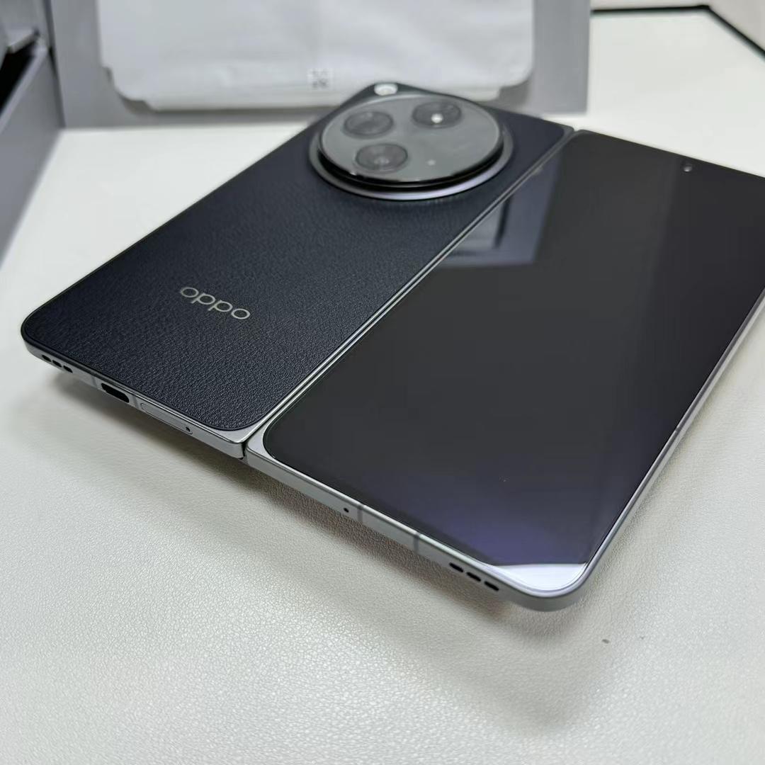 被Mate X5逼疯了？估计很多人都在蹲X5，等了一个月还是要加好几千，挺尴尬的