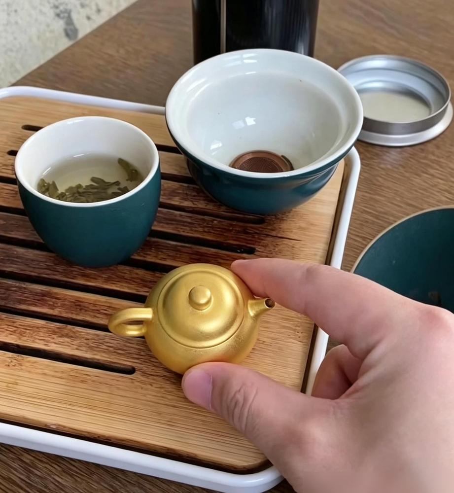 我爸过生日，老公送了个黄金茶壶。

这事换我碰上，第一反应不是怪谁，而是想说一句