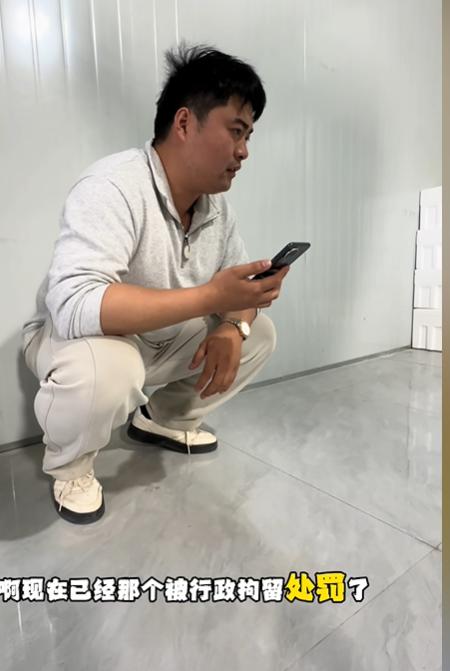 那个榴莲仅退款的女孩被关进去，现在家人还是着急了，帽子叔叔打电话给程大叔，说女孩