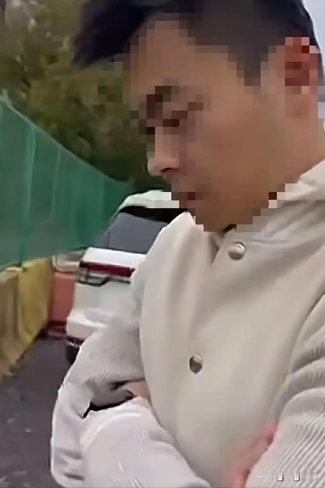 "背法男"事件从上海火到全国，当事人冷静背诵《婚姻法》却屡次出轨，暴露出法治与道