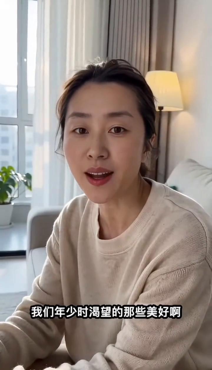 其实我们年少时渴望的那些美好并没有随着时间而消失，它们只是慢慢沉淀，最后成了现在