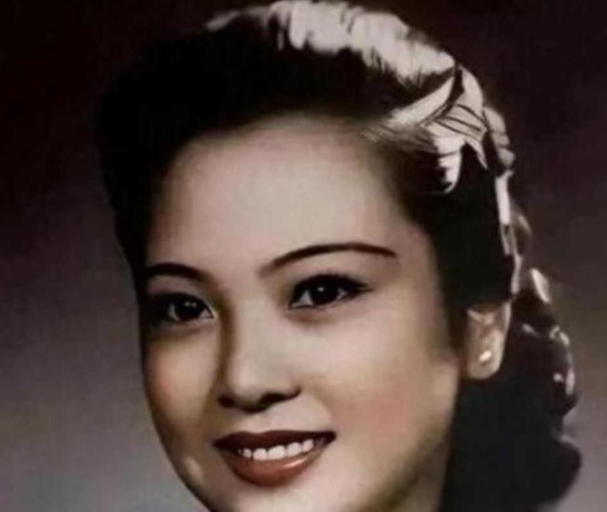 1941 年的一个深夜，戴笠与秘书周志英逾越了上下级的界限。事后，周志英依偎在戴