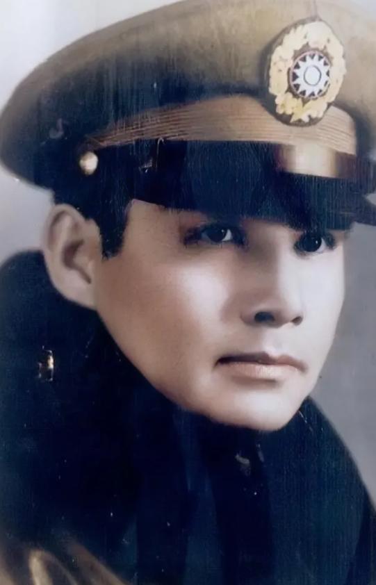 1935年，张灵甫回家对妻子说：“我想吃饺子”，妻子拿起镰刀就往菜地走,谁知就在