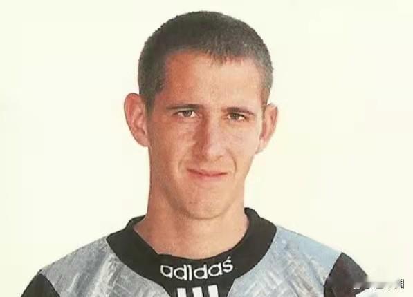 法布雷斯，1999年，抛下南特家中的妻子和孩子，踌躇满志地来到中国。

对他而言