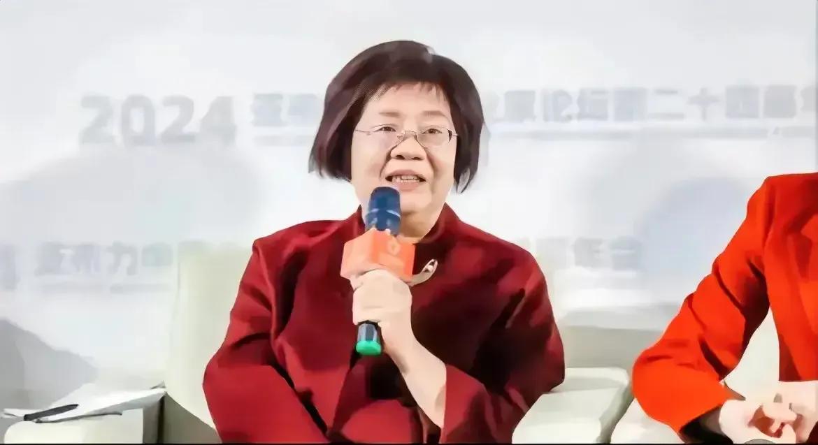 貌似强大霸气的俞渝终于甩开了单纯可爱的李国庆，彻底做回了自己！一个新的女强人又诞