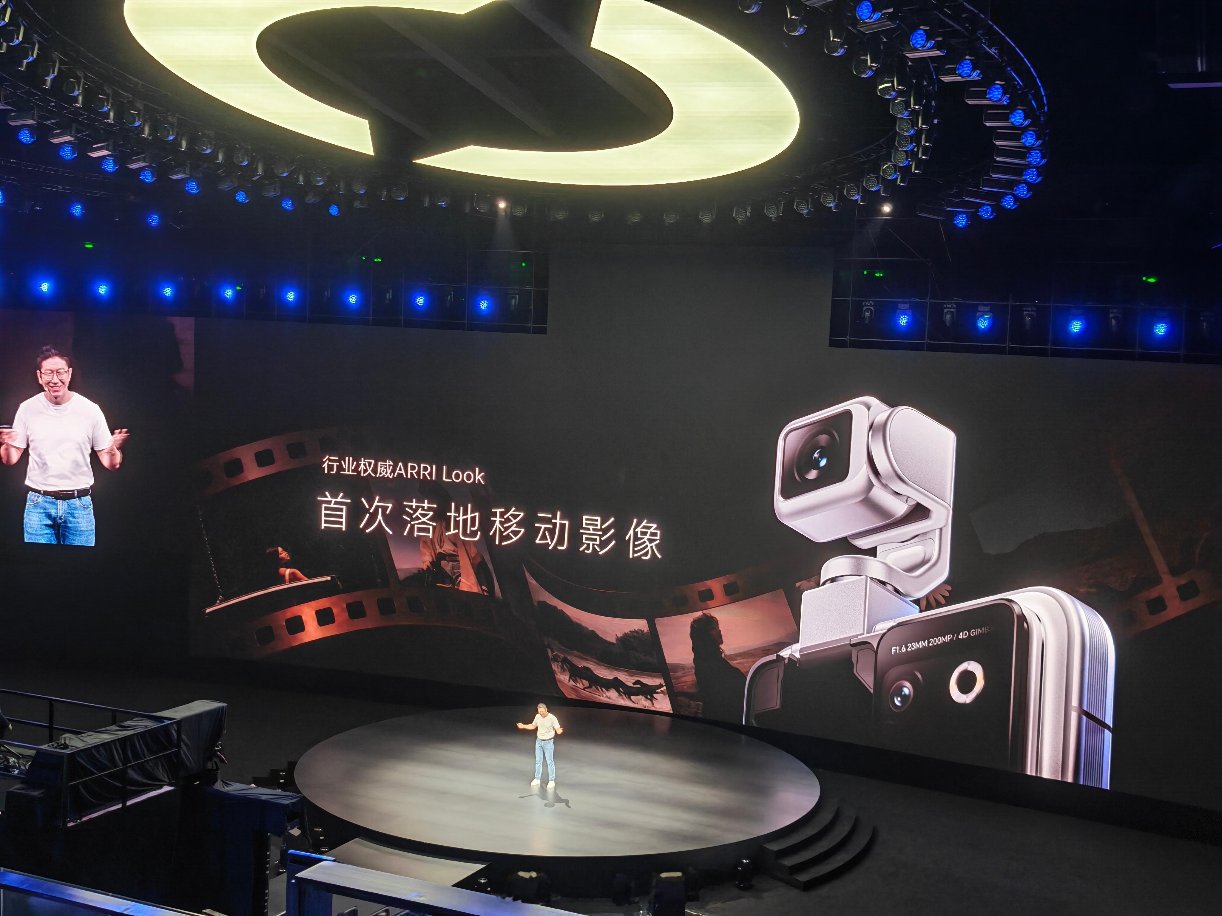 荣耀Robot Phone，直接把机器人塞进手机里！就连韩寒都夸赞不停！行业首创