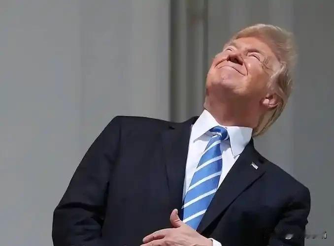 大家说奇不奇怪？
都说美国不行了，可它依旧想打谁就打谁！
都说美国乱得很，然而，