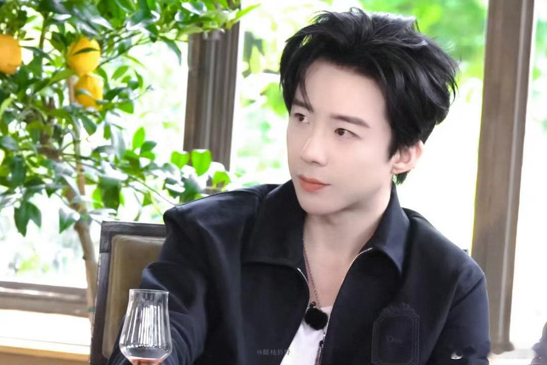 刘宇宁铁证 。刘宇宁高原 。铁证  摩登兄弟刘宇宁我喜欢你，像云漂泊九万里，不曾