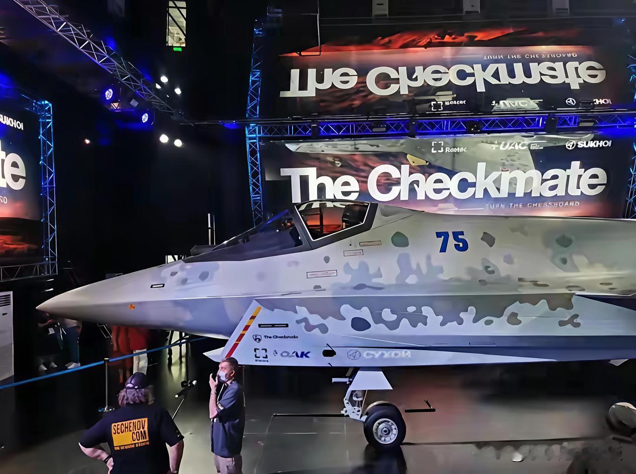 苏-75首飞在即，3大看点揭秘五代机新格局！🚀

最近军事圈里最火的事儿，莫过