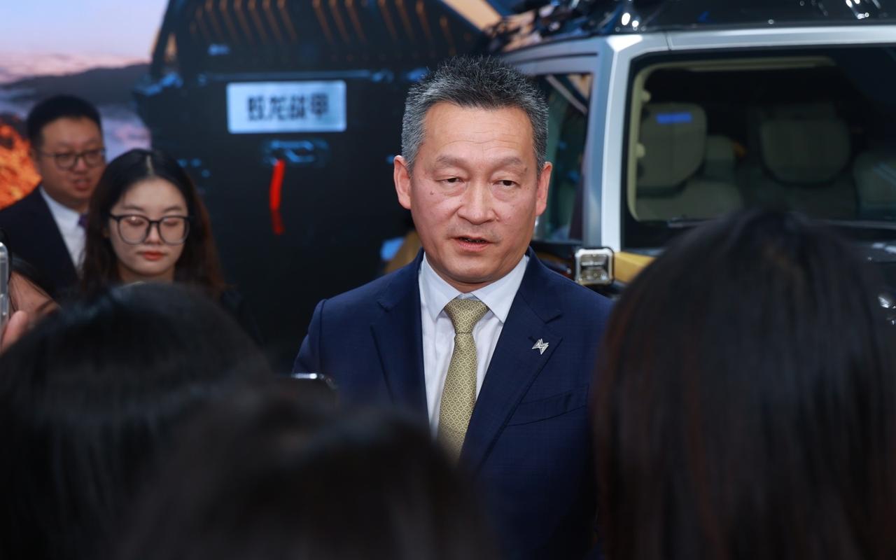 东风本田曹东杰领衔外观专利金奖
东风汽车“五门版汽车”外观设计专利斩获中国外观设