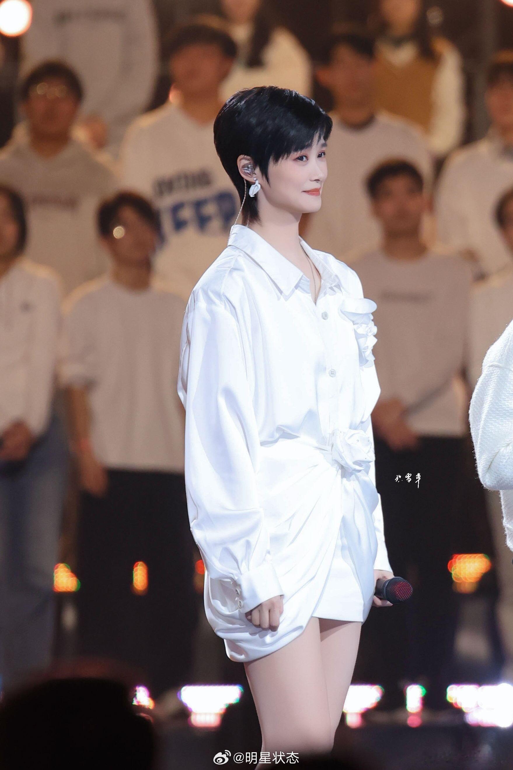 我的眼睛不会骗我😄这就是标志美女 
