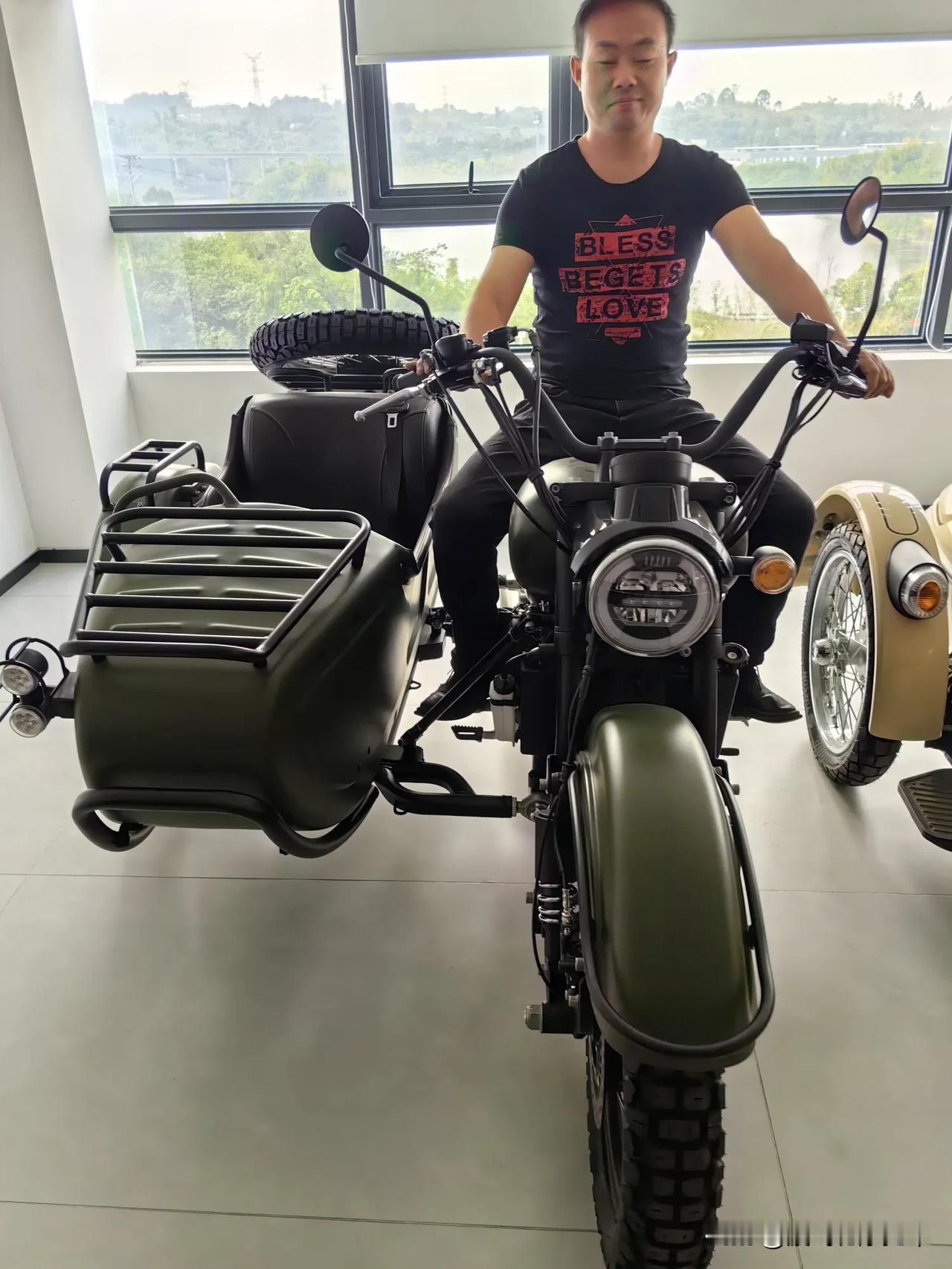 门店的样车，样车，打骨折活动。心动的挎友联系#边三轮#