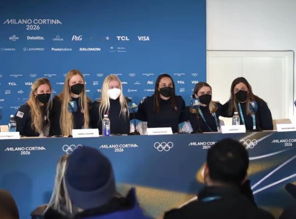 疫情肆虐的时候，美国人死活不愿戴口罩，现在没疫情了反倒戴上N95口罩了，到底咋回