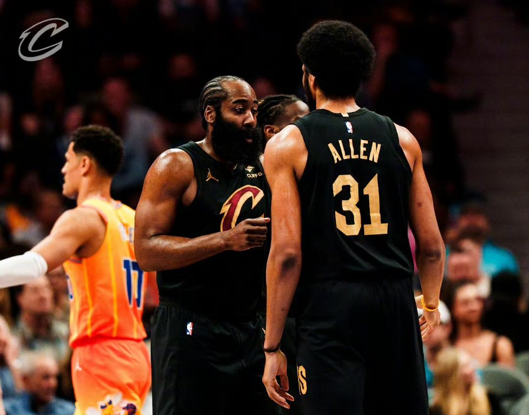 骑士118-113黄蜂！
哈登加盟五战全胜！

超级新秀空砍33分，飚七记三分。