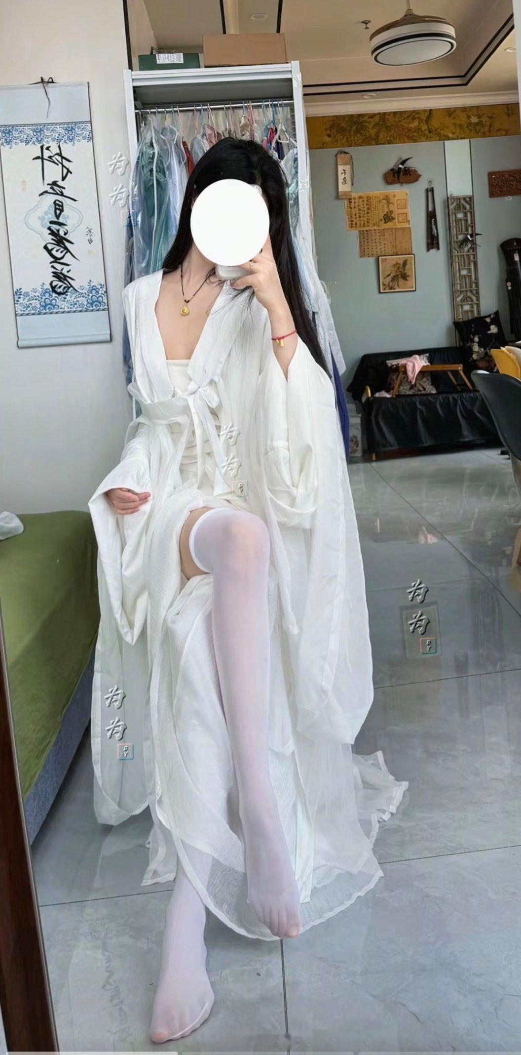 今天在大a微亏一百块，接着奏乐接着舞。