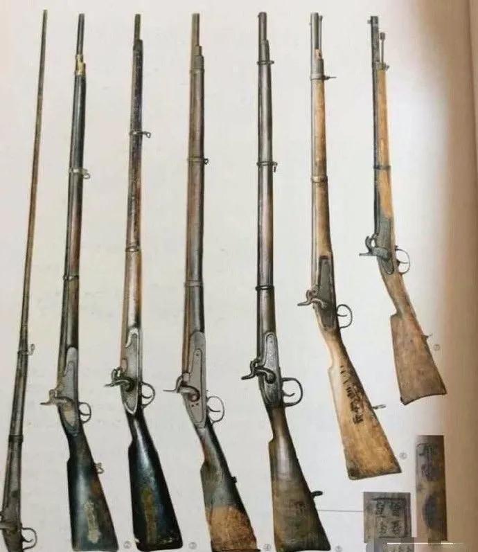 清军靠骑射加大鸟枪平推的战术，打遍周边国家上百年没敌手。新疆戈壁里追着准噶尔打，