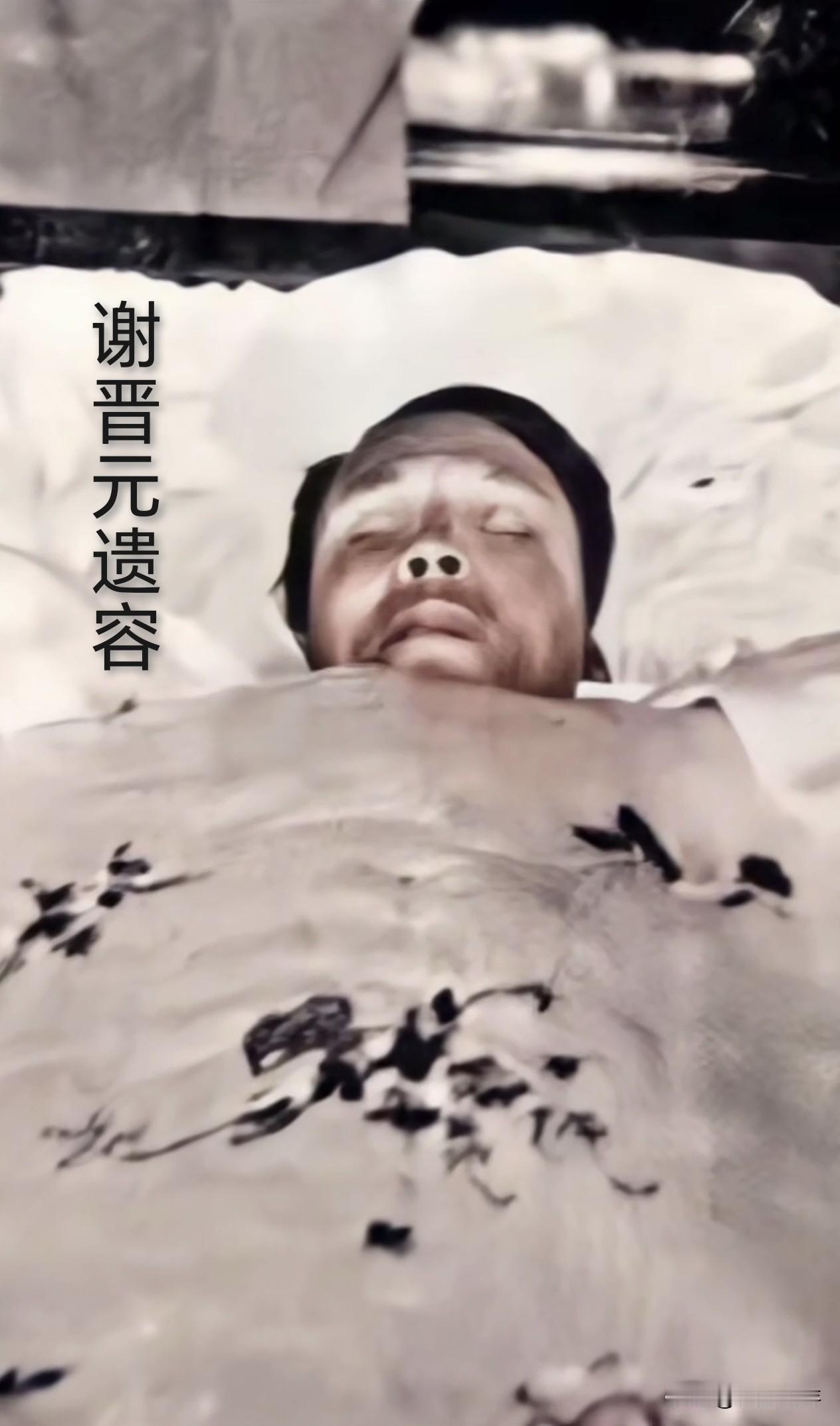 汉奸国贼是民族大害！
    1941年4月24日，上海。天刚蒙蒙亮。孤军营的操