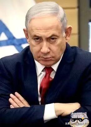 以色列驻联合国代表，当着所有人的面，掏出了手机。他什么也没说，直接按下一个键。刺