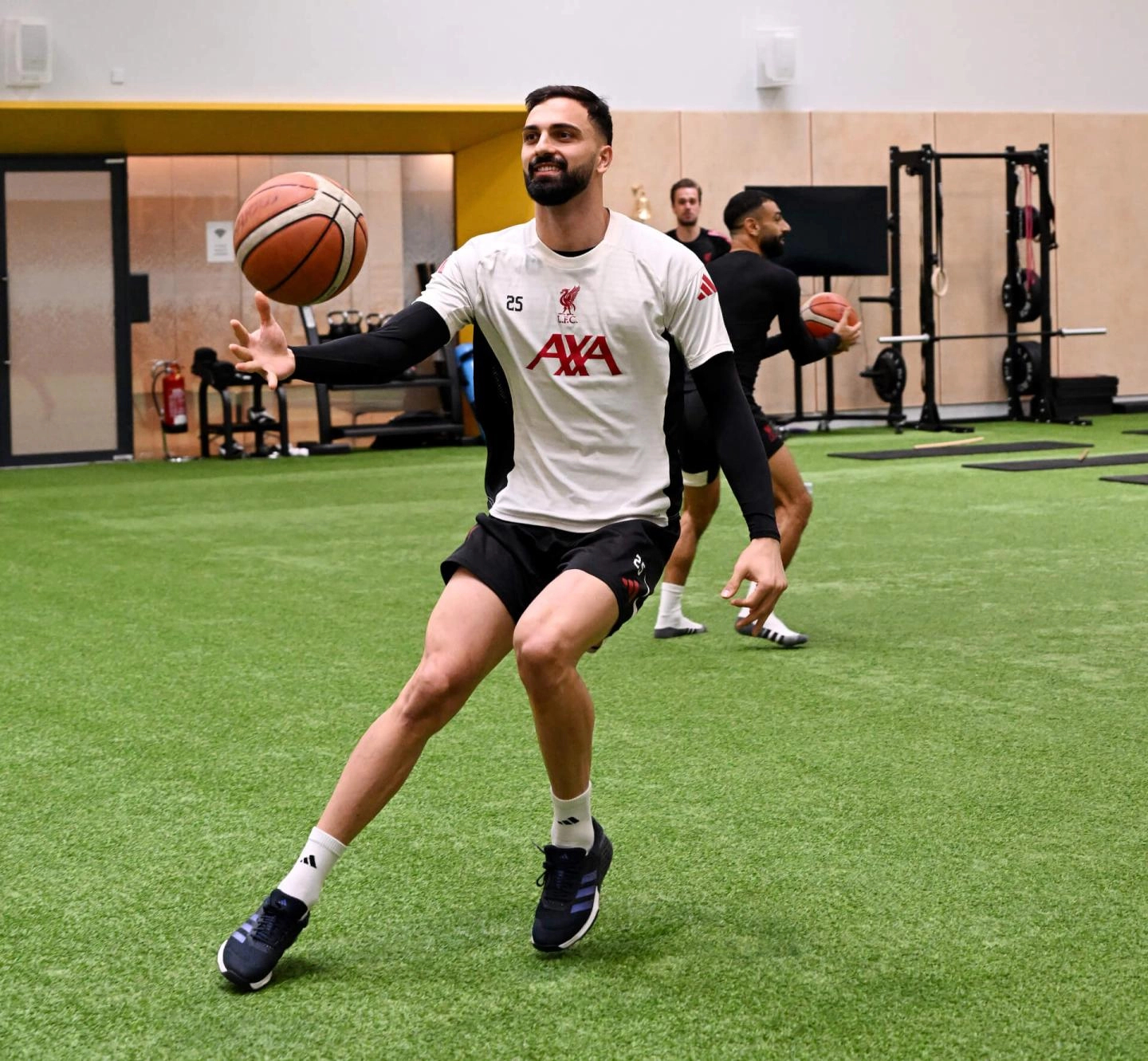 敏感区依旧不会出现在镜头里🏀 ​​​