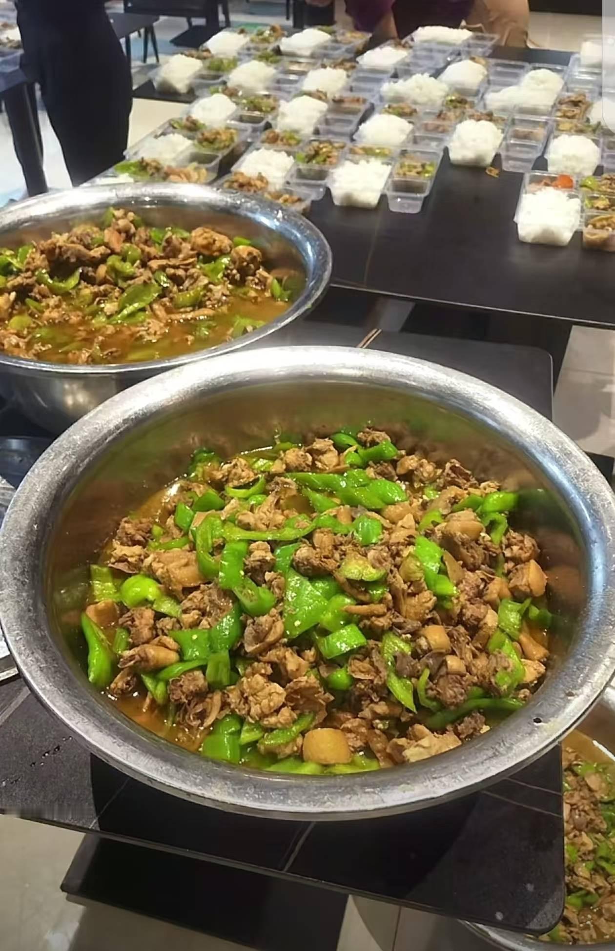 滔天洪水肆虐广西横州，灾情牵动人心。危难时刻，从来不止有专业救援者挺身而出，更多