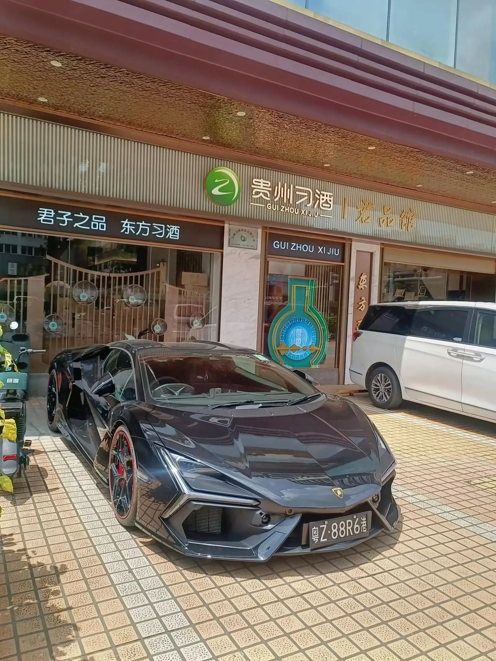 别问落地价 热爱无价 全新大牛Revuelto就位