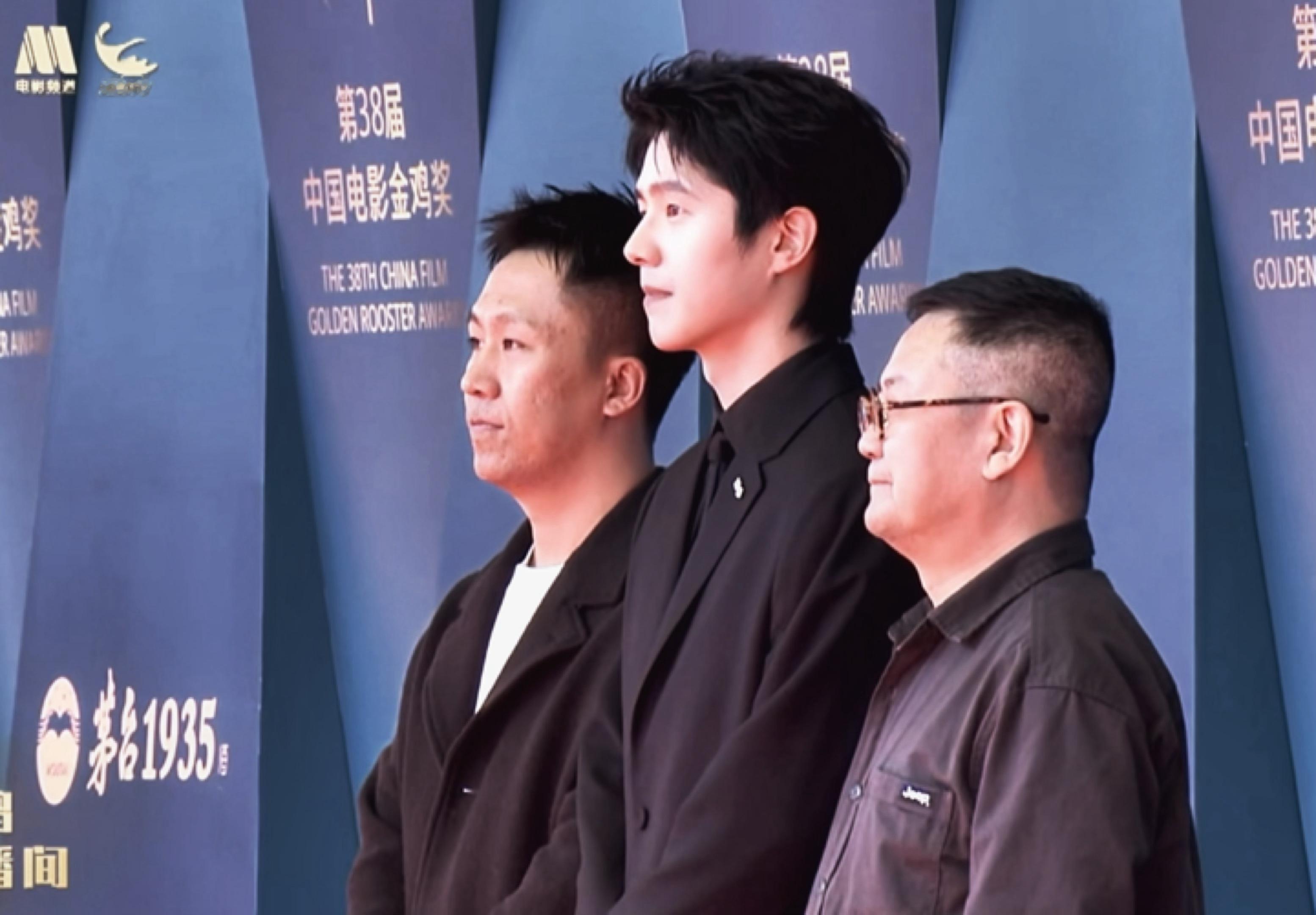 昊然这个板正！ 