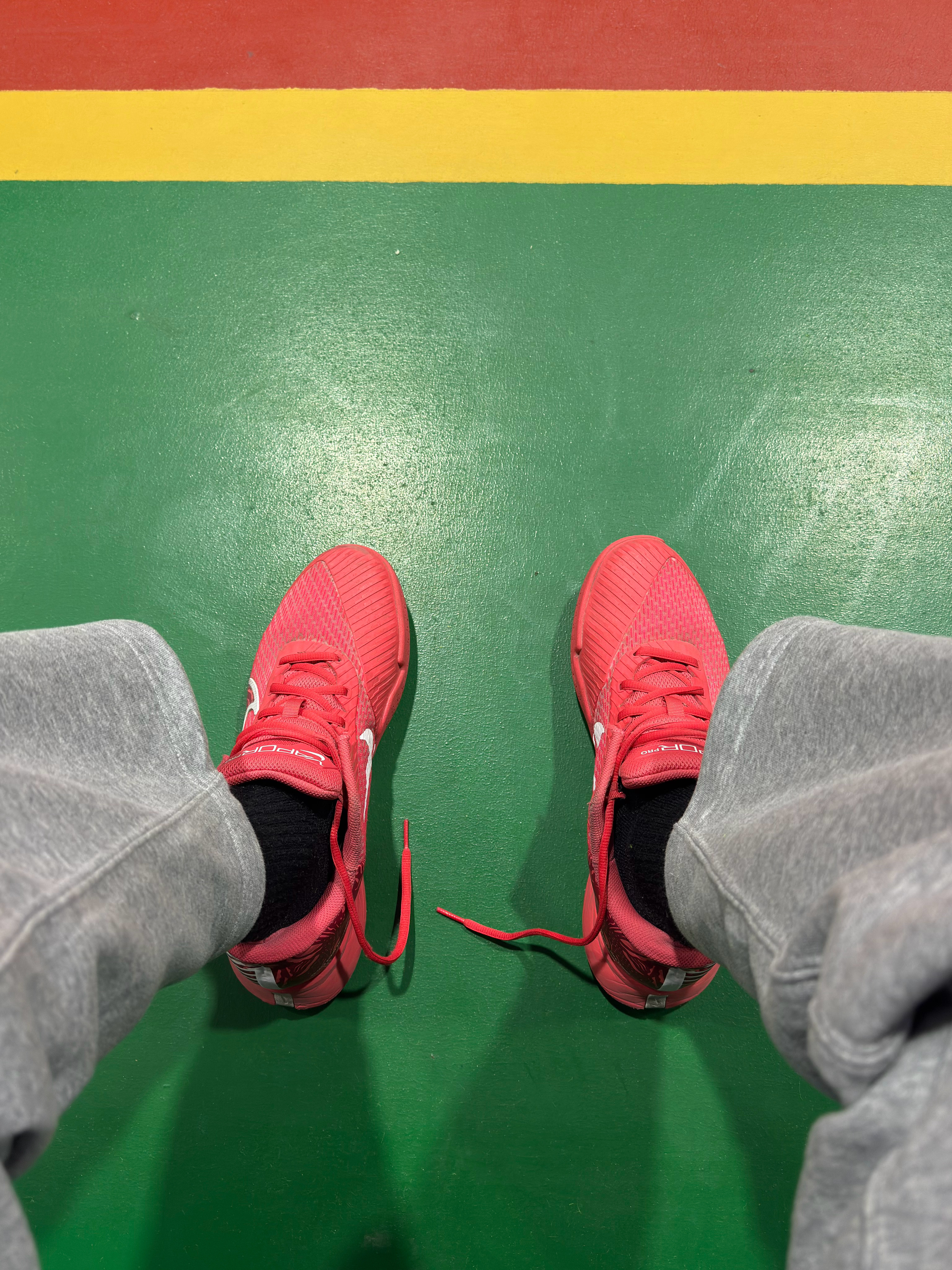 谁有这双鞋的资源滴滴我眼看底就要磨平了，但是它真的很好穿！我的日常plogplo