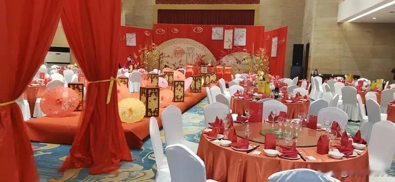 当代走亲新方式悄然兴起：摒弃传统礼品互赠与挨家串门，改为家族成员提前商定日期，在