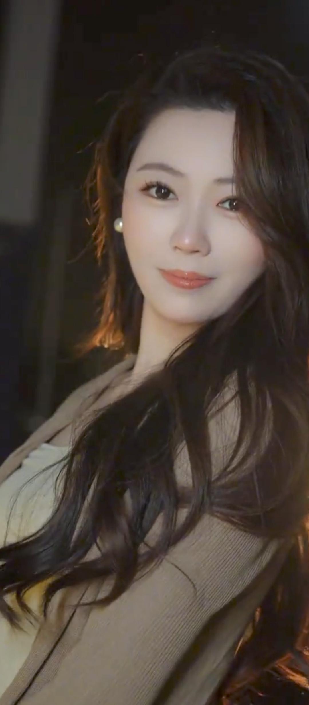 明眸皓齿，笑靥如花。