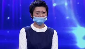 八达岭野生动物园里游人如织，赵家人排队买票时，售票员匆匆递上一张安全协议:"请您