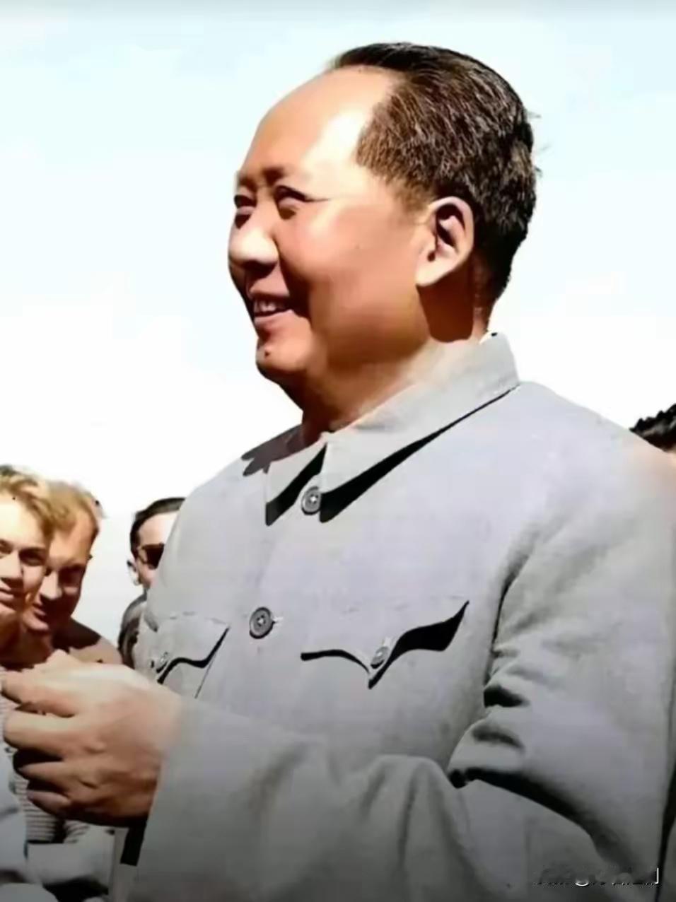 五个字重若千钧！读懂“为人民服务”背后的信仰力量
 
如今高楼林立、生活富足，很
